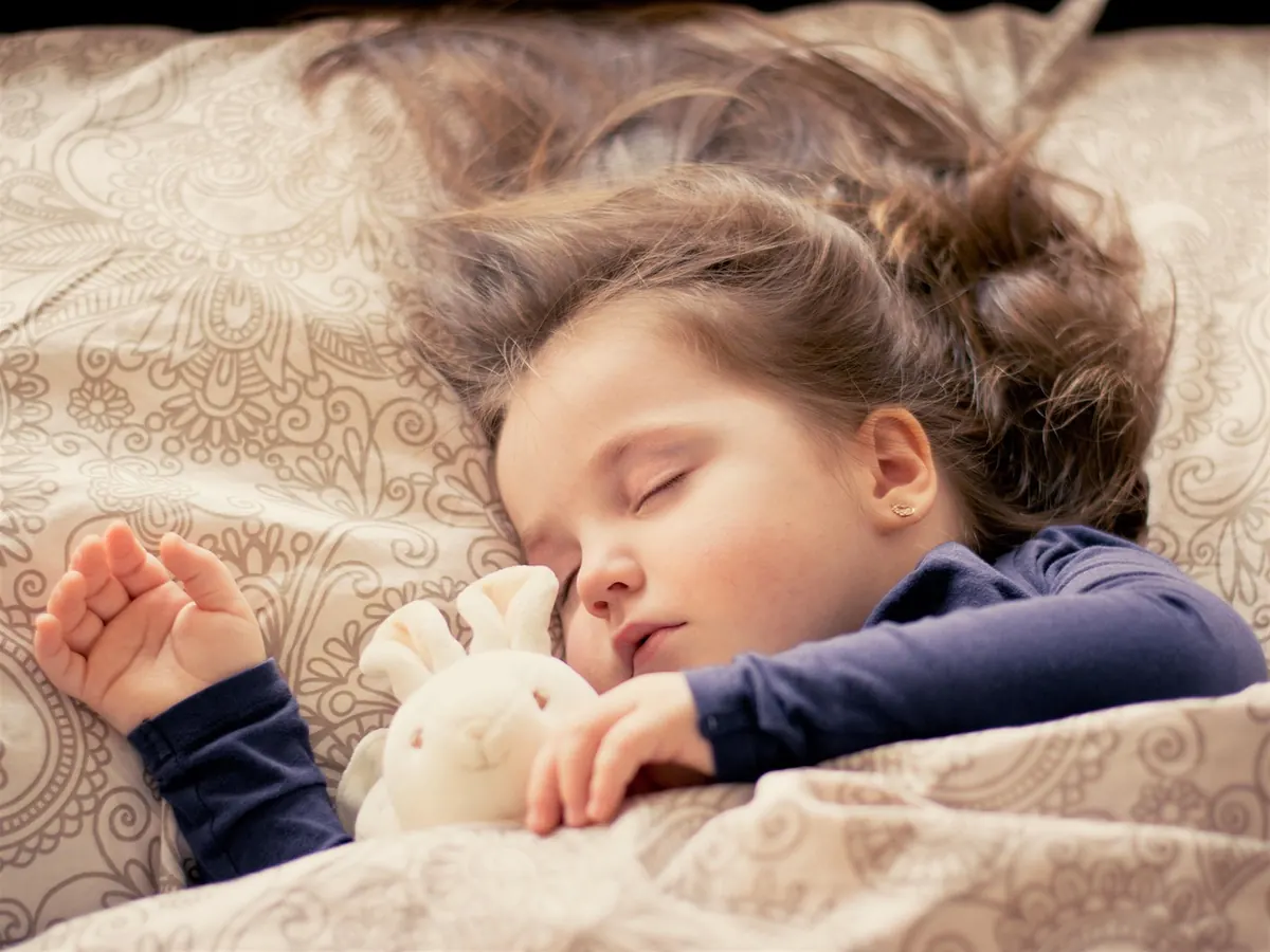 Weighted Blankets vs Cooling Mattresses: Which Helps You Sleep Better?